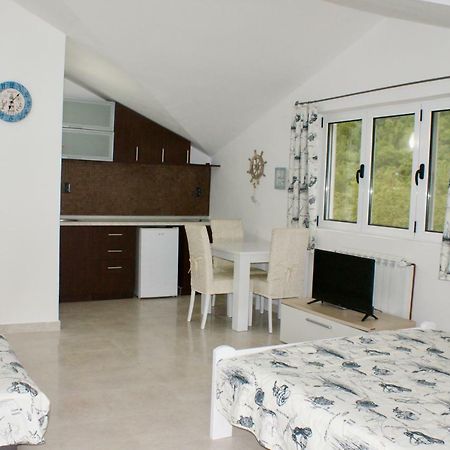 Studio Apartments Morinj Екстериор снимка