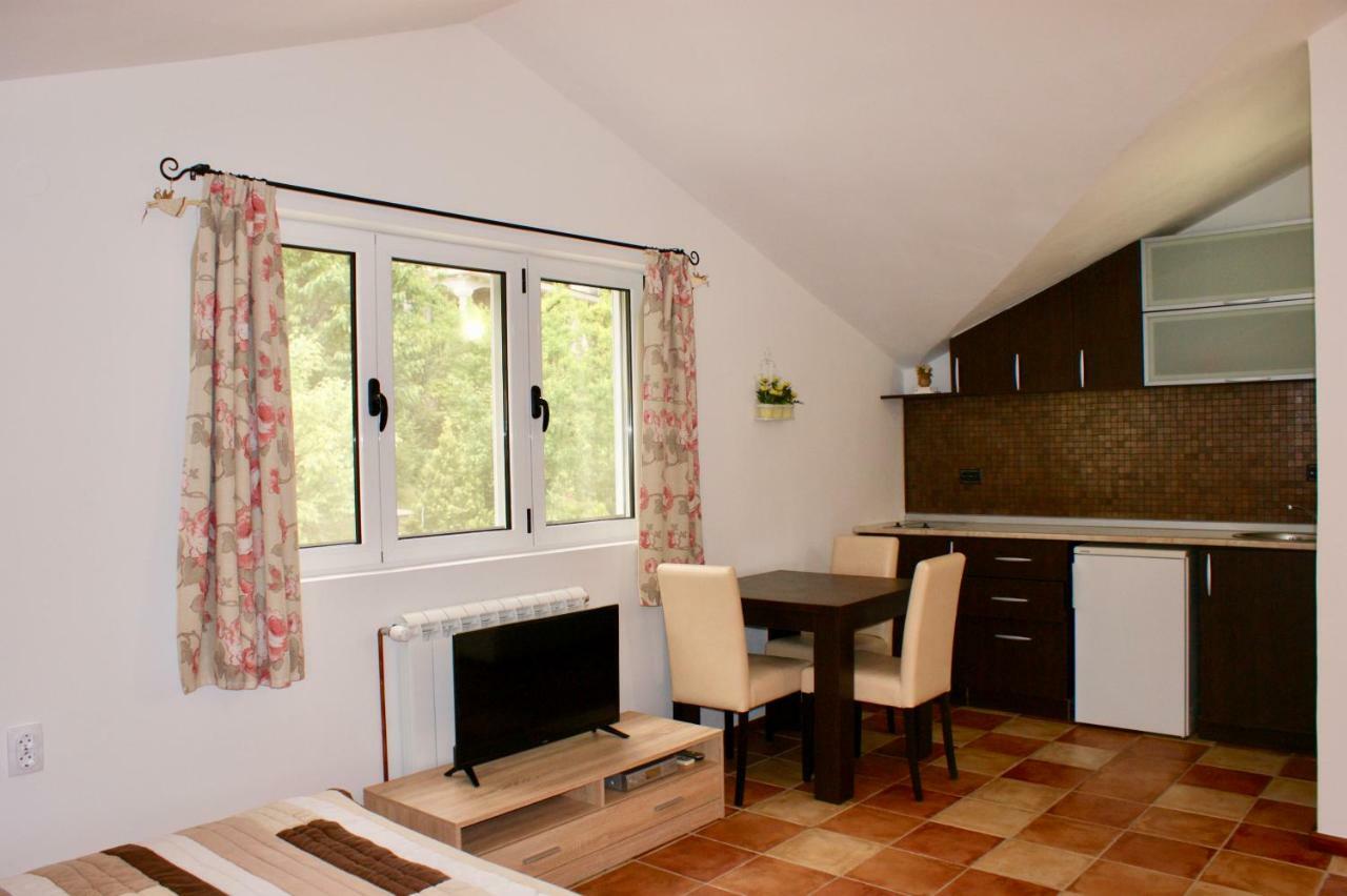 Studio Apartments Morinj Екстериор снимка