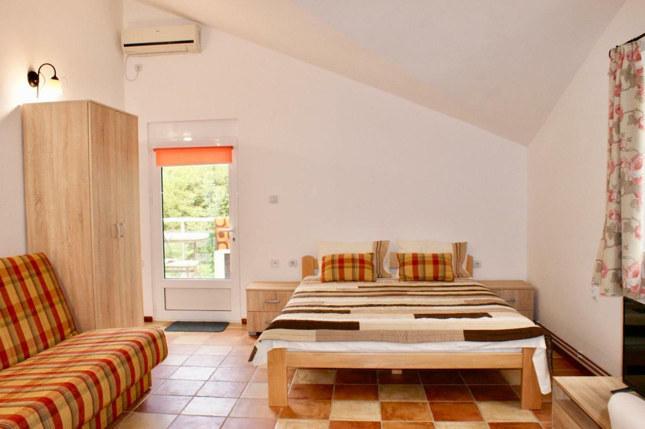 Studio Apartments Morinj Екстериор снимка