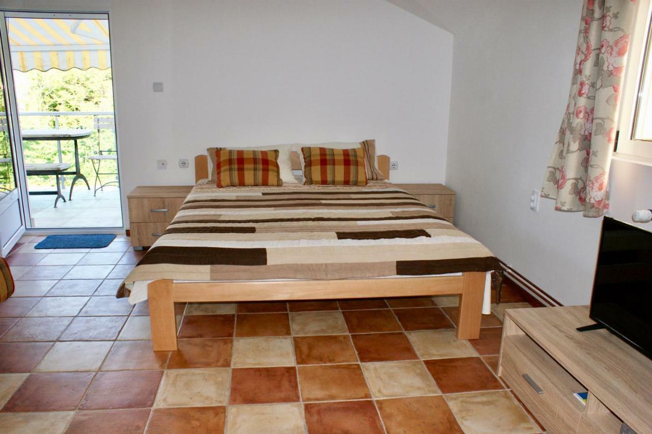 Studio Apartments Morinj Екстериор снимка