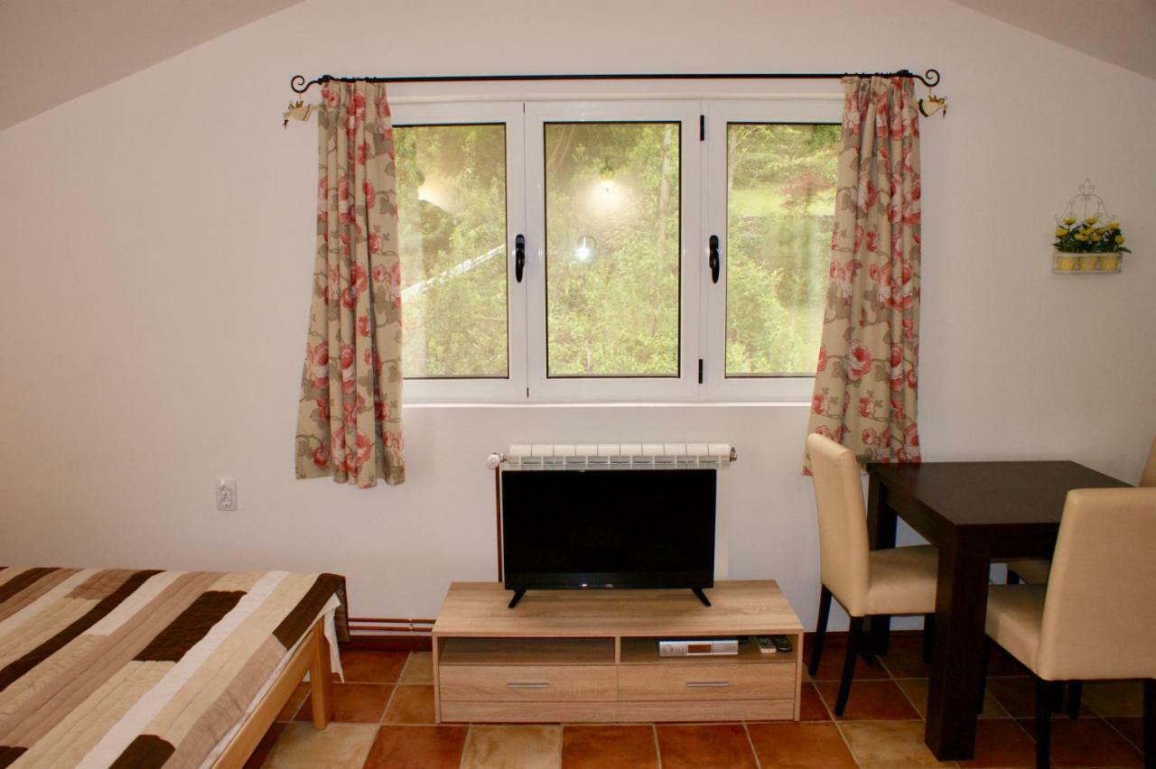 Studio Apartments Morinj Екстериор снимка