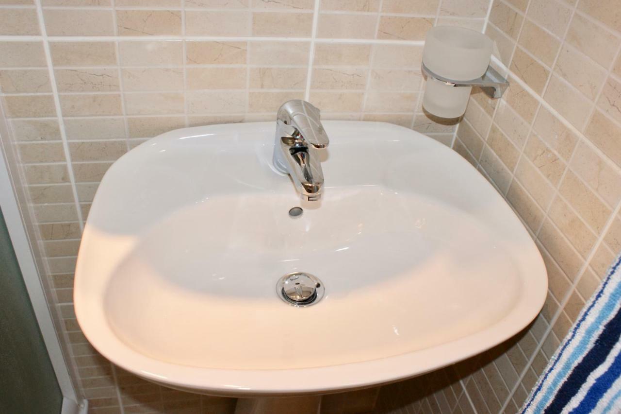Studio Apartments Morinj Екстериор снимка