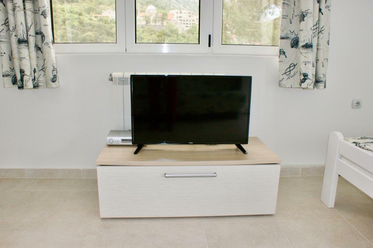 Studio Apartments Morinj Екстериор снимка