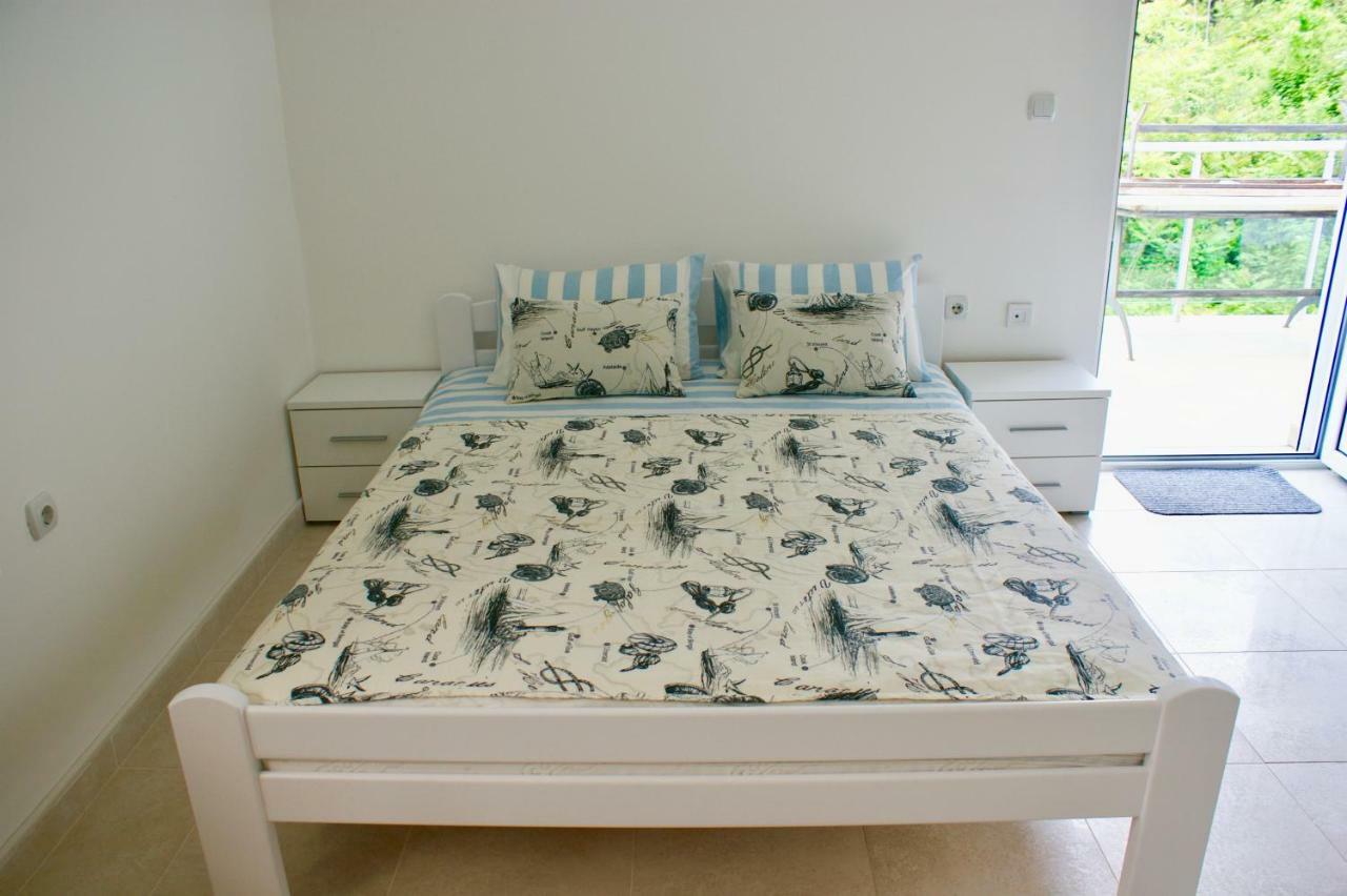 Studio Apartments Morinj Екстериор снимка