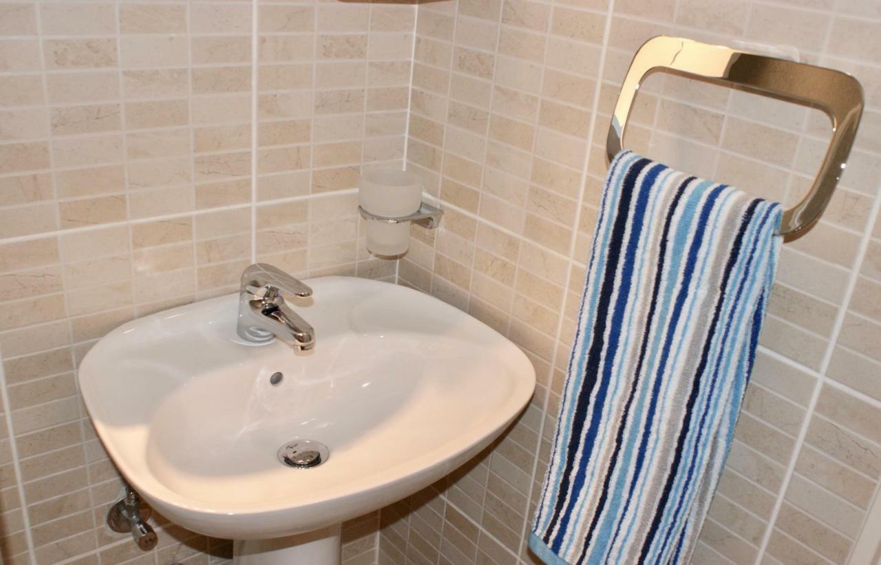 Studio Apartments Morinj Екстериор снимка