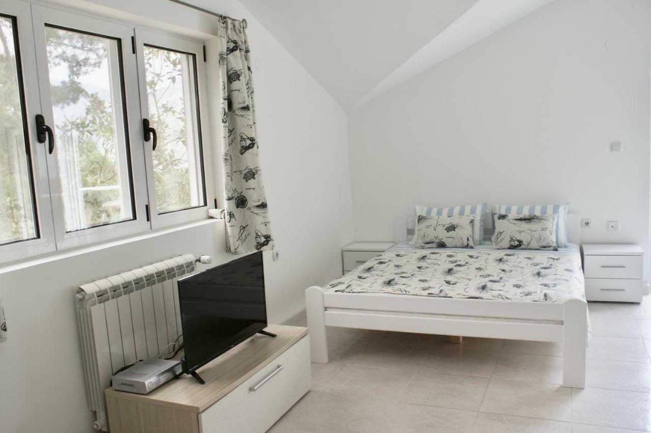 Studio Apartments Morinj Екстериор снимка