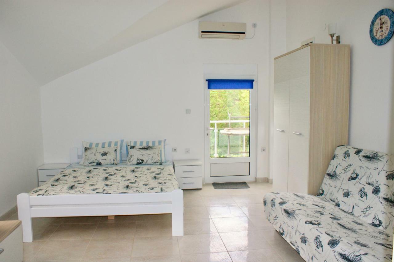 Studio Apartments Morinj Екстериор снимка