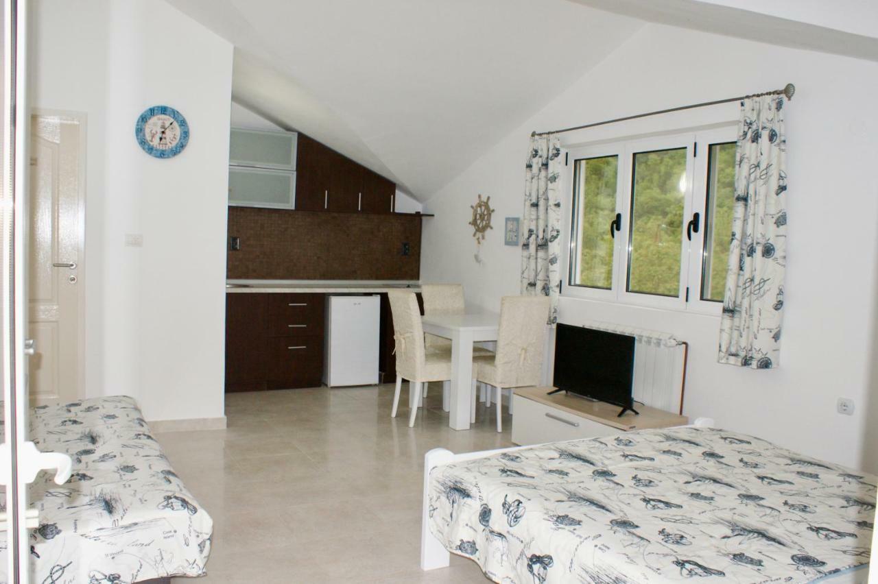 Studio Apartments Morinj Екстериор снимка