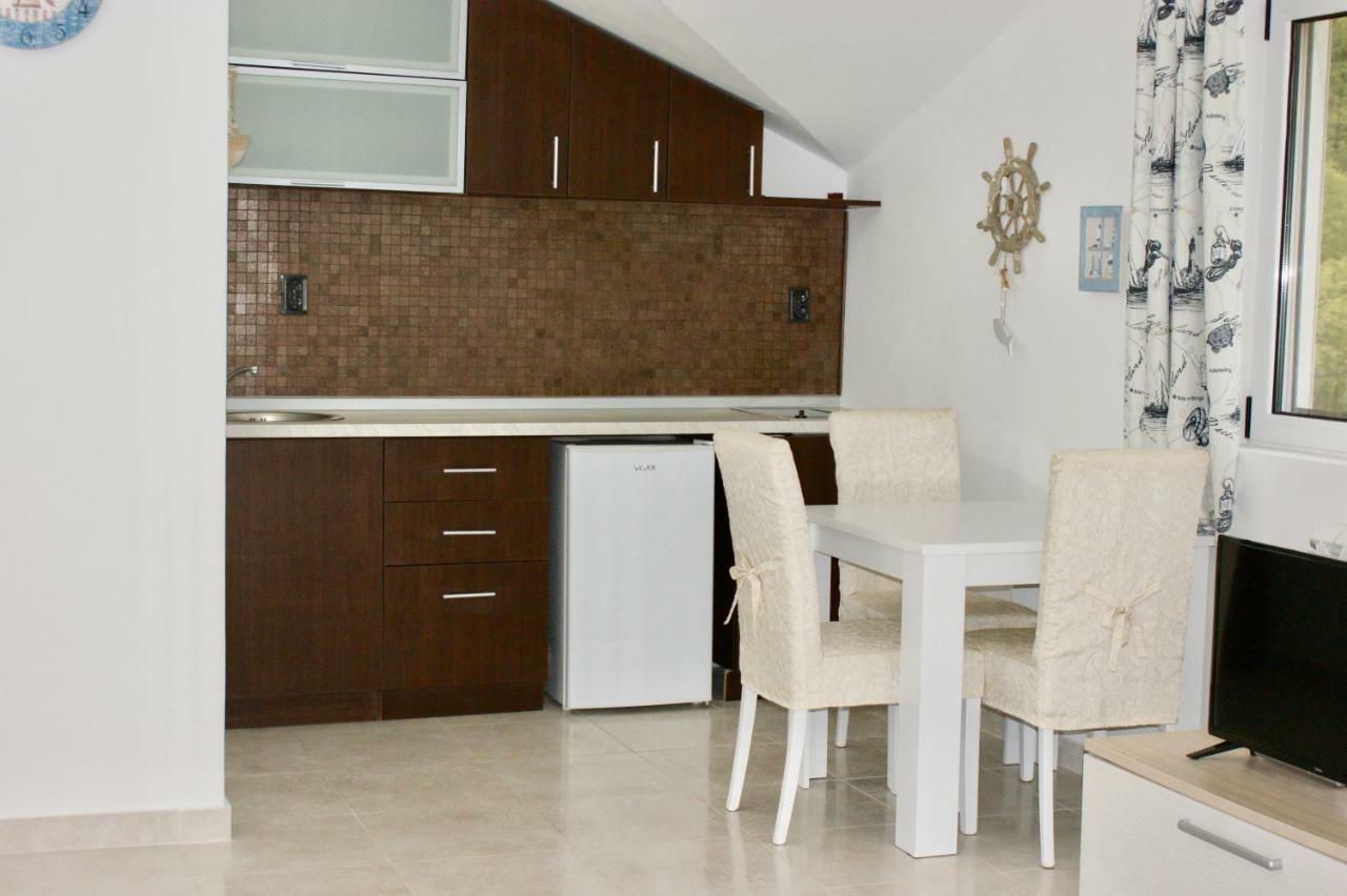 Studio Apartments Morinj Екстериор снимка