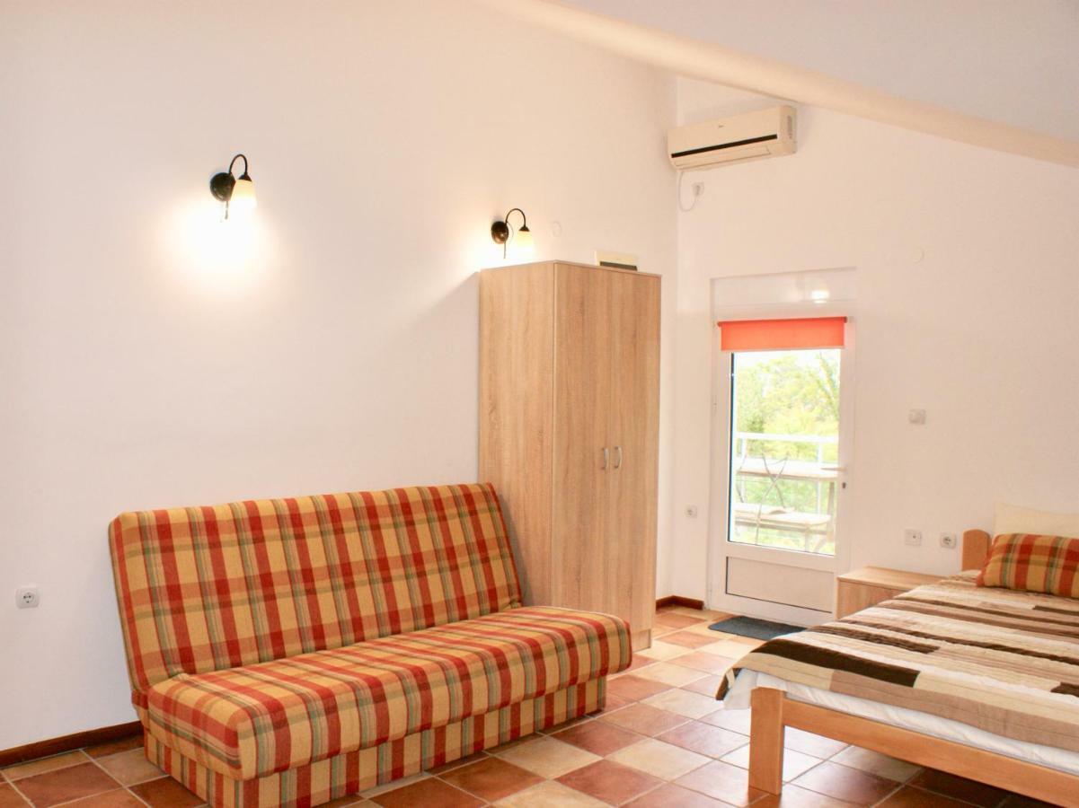 Studio Apartments Morinj Екстериор снимка